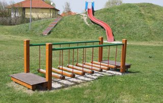 Spielgerät auf dem Spielplatz Tadten